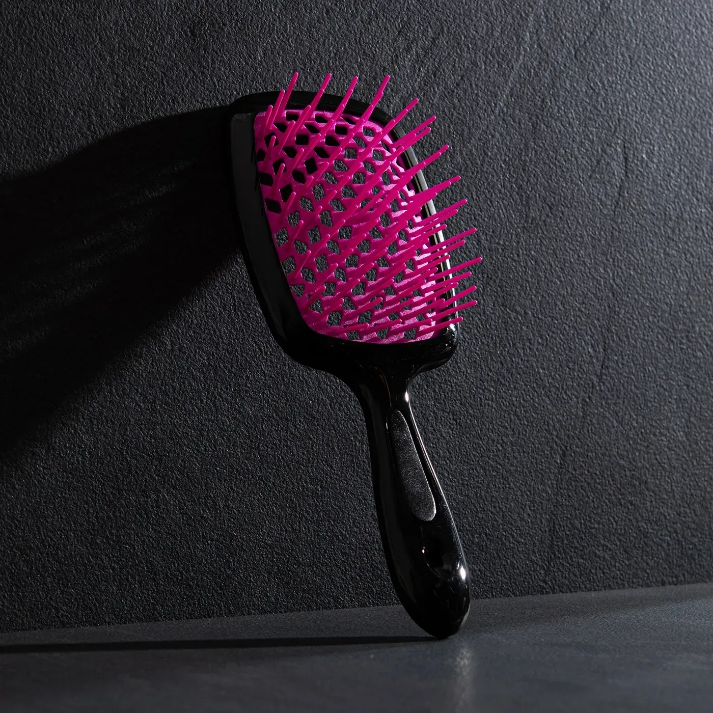 Вентилируемая основа щётки Hollow Comb Superbrush Plus Black-Pink