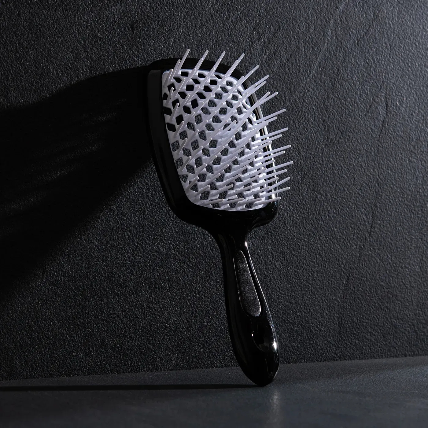 Вентилируемая конструкция щётки Hollow Comb Superbrush Plus