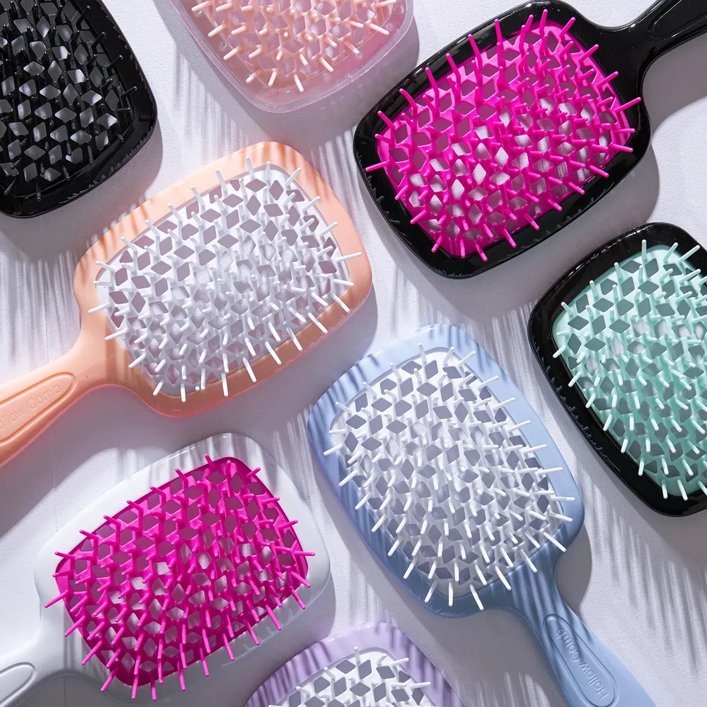 Щітка Hollow Comb Superbrush Plus White, дизайн та футляр