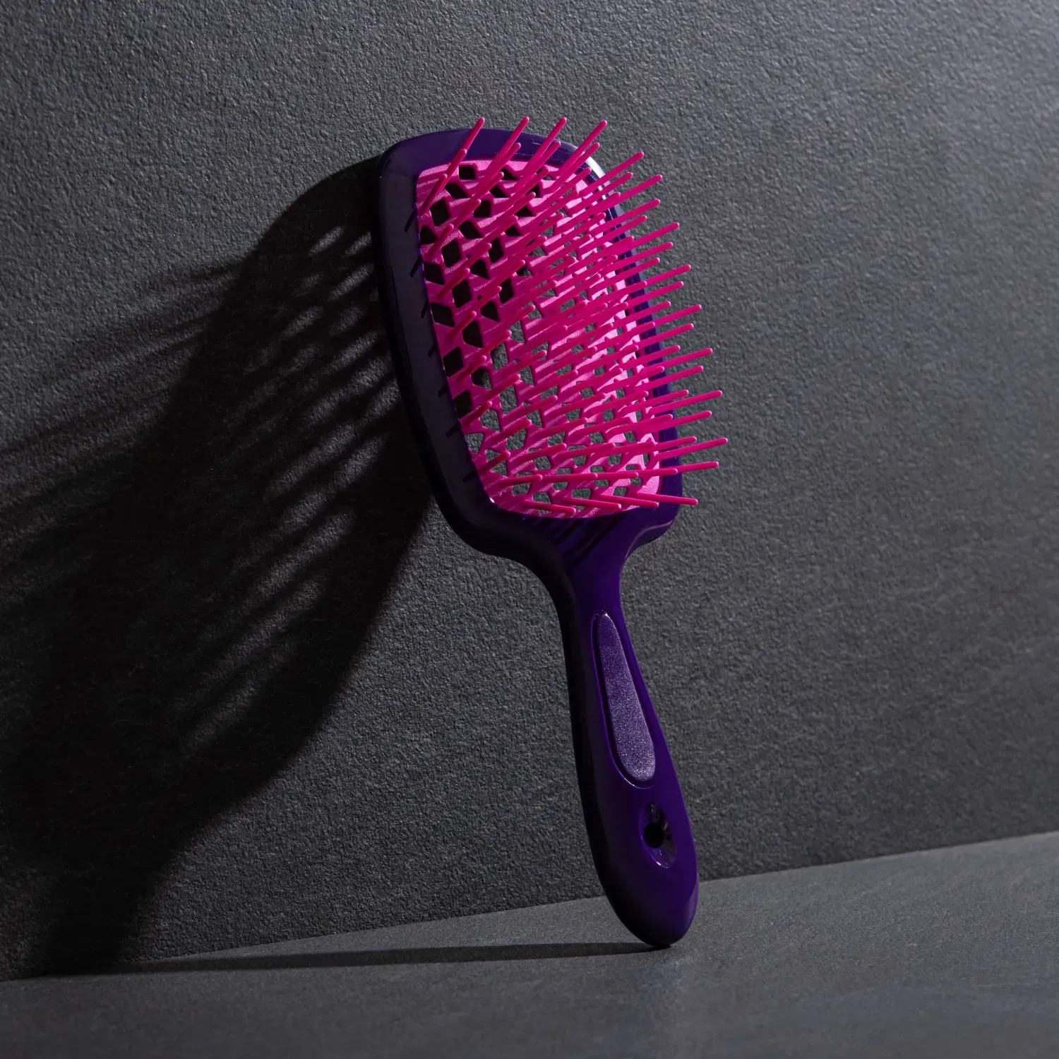 Щётка Hollow Comb Superbrush Plus Dark Purple-Pink, дизайн и детали